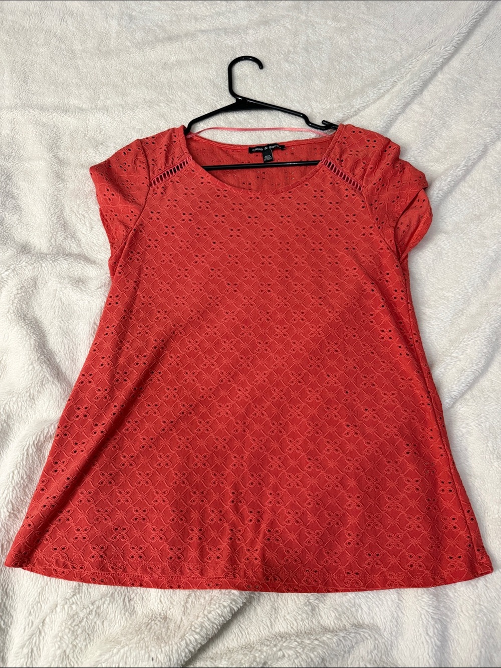 Cable & Gauge Coral Eyelet Lace Short Sleeve Tunic